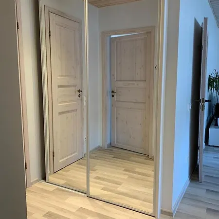 Modern Cozy 2 Bedroom Near Center פארנו