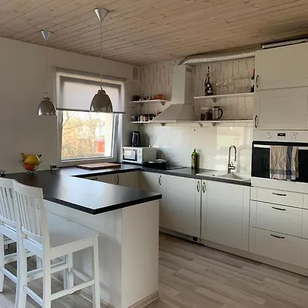 Modern Cozy 2 Bedroom Near Center *
