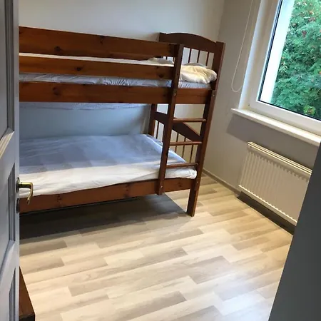Modern Cozy 2 Bedroom Near Center Apartment *