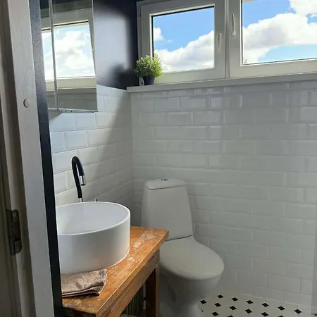 Apartamento Modern Cozy 2 Bedroom Near Center