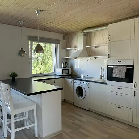 Modern Cozy 2 Bedroom Near Center Apartment *