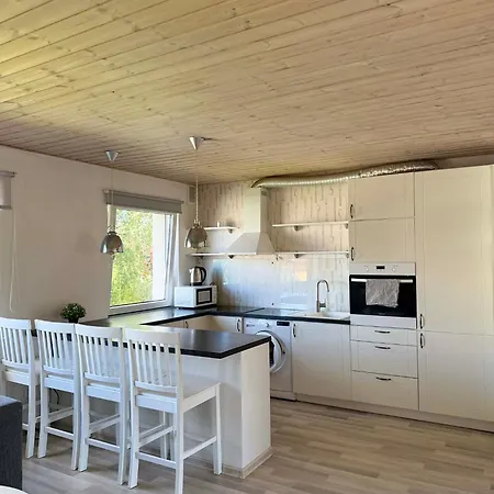 Modern Cozy 2 Bedroom Near Center Apartment